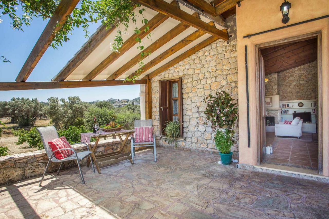 Sunny Countryside Villa - With Private Pool فاليراكي المظهر الخارجي الصورة