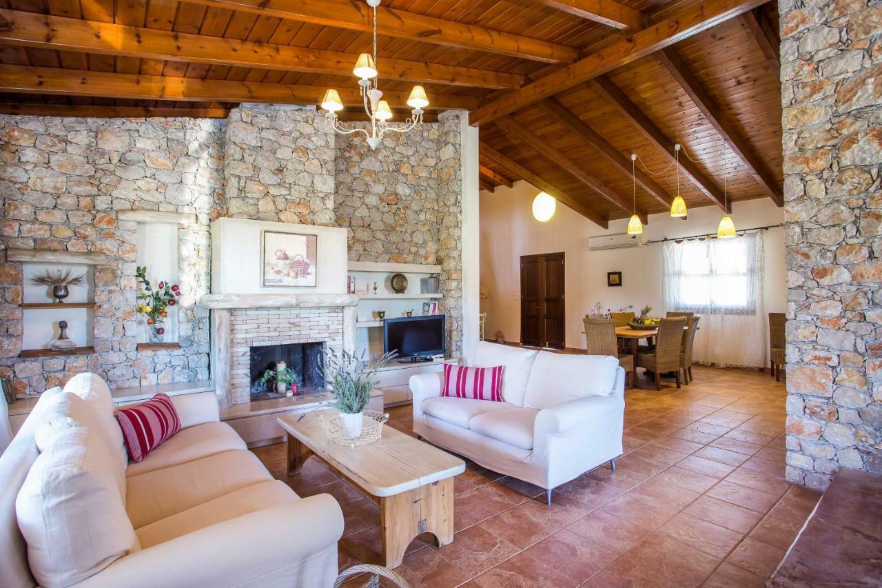 Sunny Countryside Villa - With Private Pool فاليراكي المظهر الخارجي الصورة