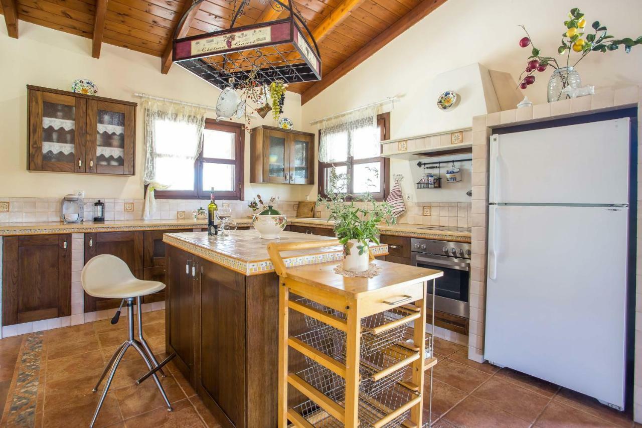 Sunny Countryside Villa - With Private Pool فاليراكي المظهر الخارجي الصورة