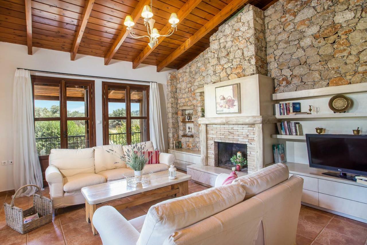 Sunny Countryside Villa - With Private Pool فاليراكي المظهر الخارجي الصورة