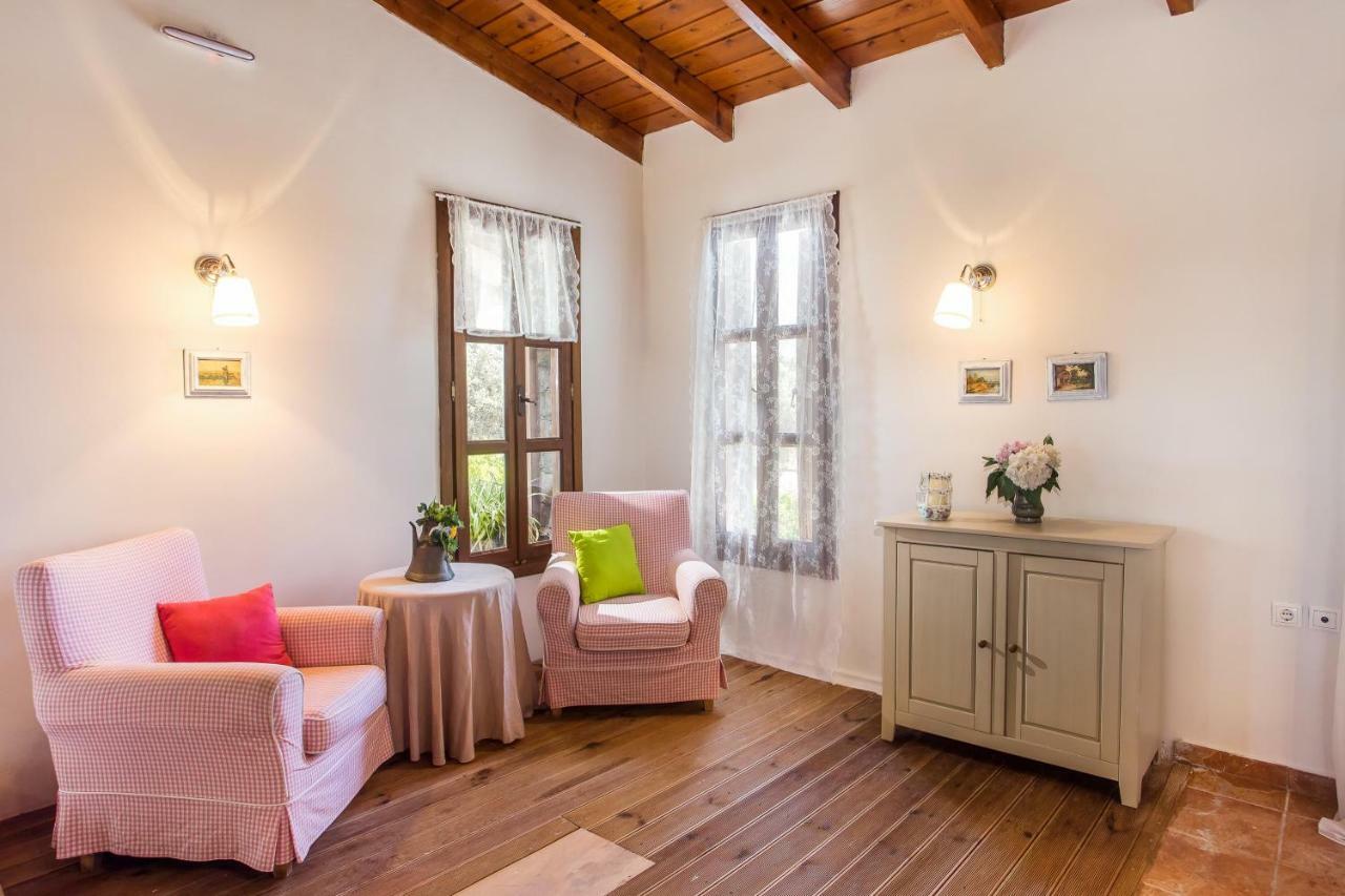 Sunny Countryside Villa - With Private Pool فاليراكي المظهر الخارجي الصورة