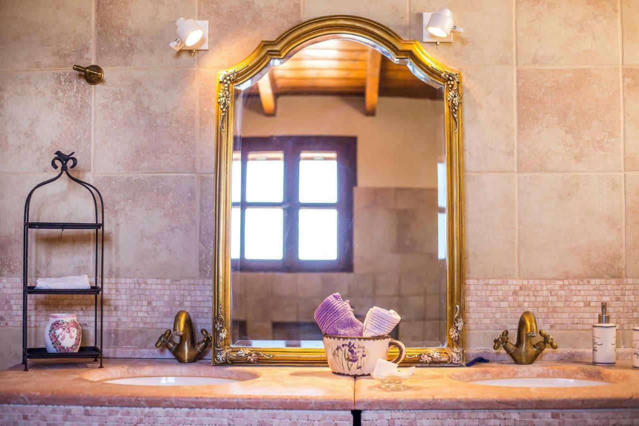 Sunny Countryside Villa - With Private Pool فاليراكي المظهر الخارجي الصورة