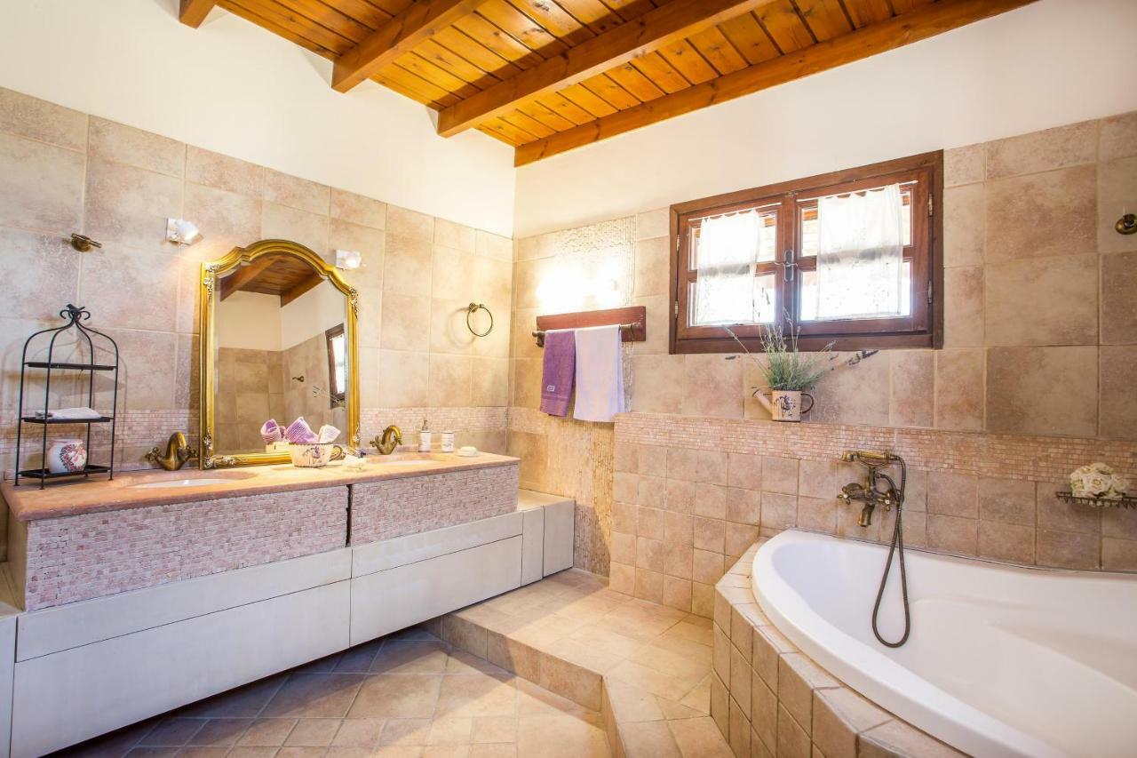 Sunny Countryside Villa - With Private Pool فاليراكي المظهر الخارجي الصورة